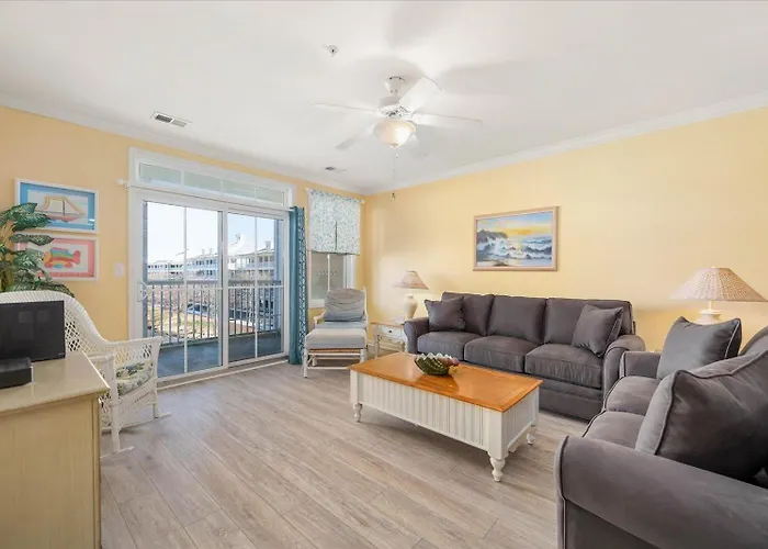 Family Friendly 3 Bedroom In Sunset Island With Waterview! Pools, Gym, And More! *