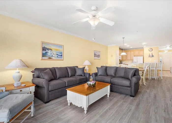 Family Friendly 3 Bedroom In Sunset Island With Waterview! Pools, Gym, And More! Holiday home