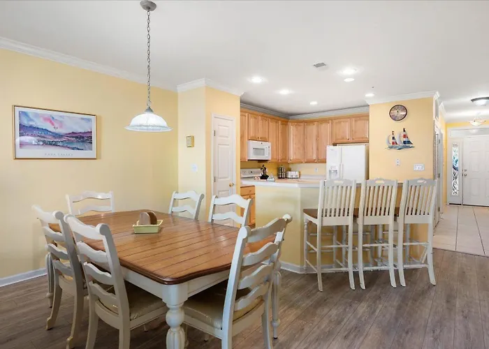 Family Friendly 3 Bedroom In Sunset Island With Waterview! Pools, Gym, And More! Holiday home *