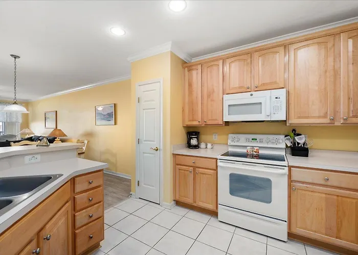 Family Friendly 3 Bedroom In Sunset Island With Waterview! Pools, Gym, And More! Ocean City