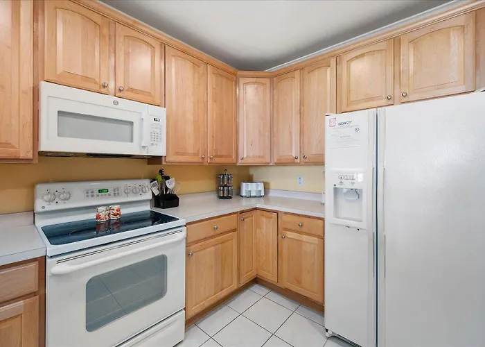 Family Friendly 3 Bedroom In Sunset Island With Waterview! Pools, Gym, And More! Ocean City