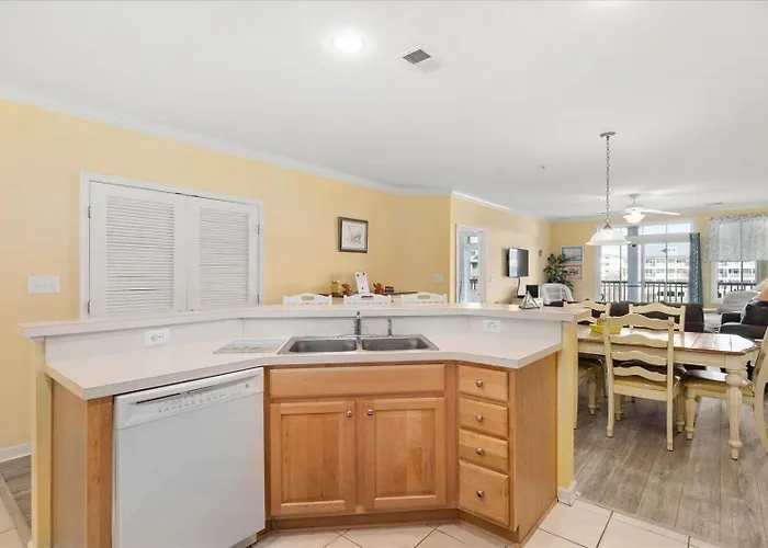Family Friendly 3 Bedroom In Sunset Island With Waterview! Pools, Gym, And More! Holiday home *