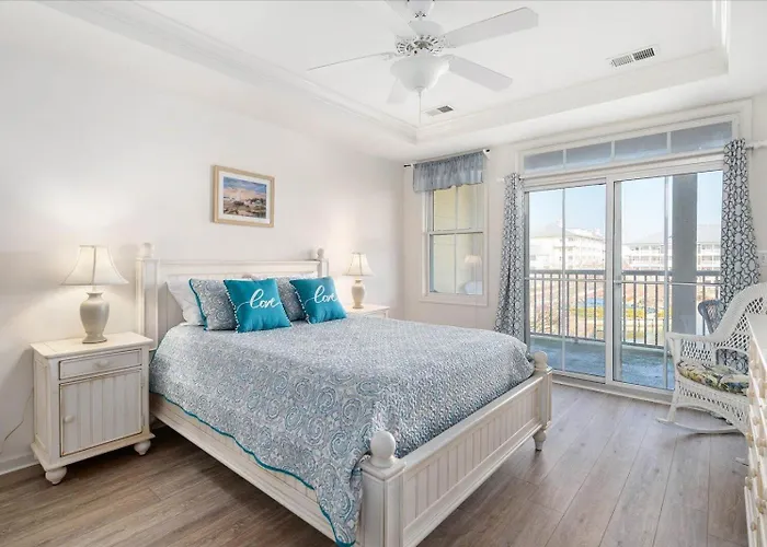 Family Friendly 3 Bedroom In Sunset Island With Waterview! Pools, Gym, And More! *
