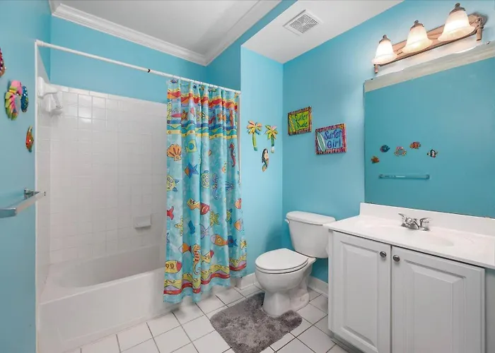 Family Friendly 3 Bedroom In Sunset Island With Waterview! Pools, Gym, And More!