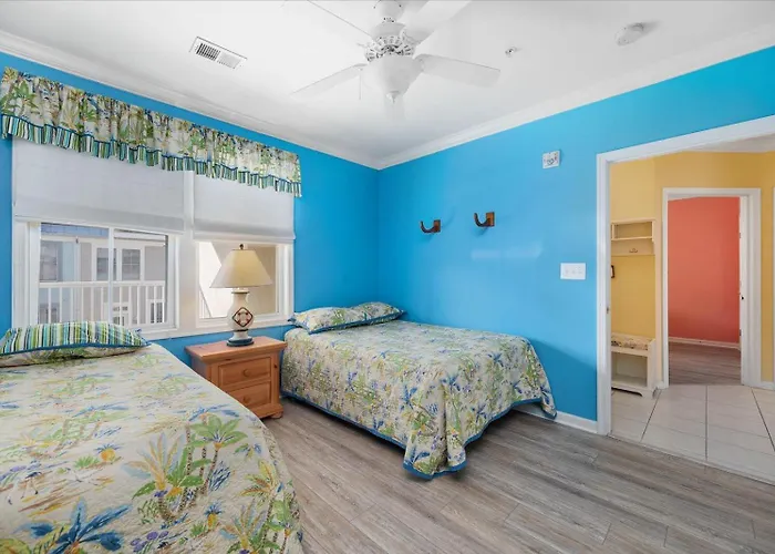 Holiday home Family Friendly 3 Bedroom In Sunset Island With Waterview! Pools, Gym, And More!