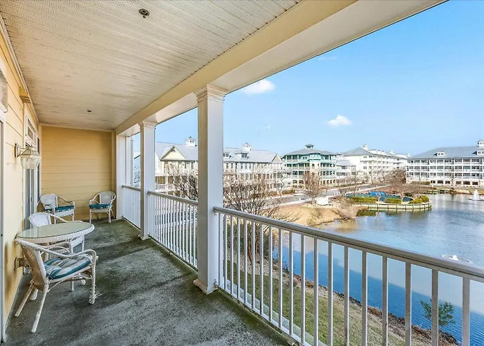 Family Friendly 3 Bedroom In Sunset Island With Waterview! Pools, Gym, And More! *